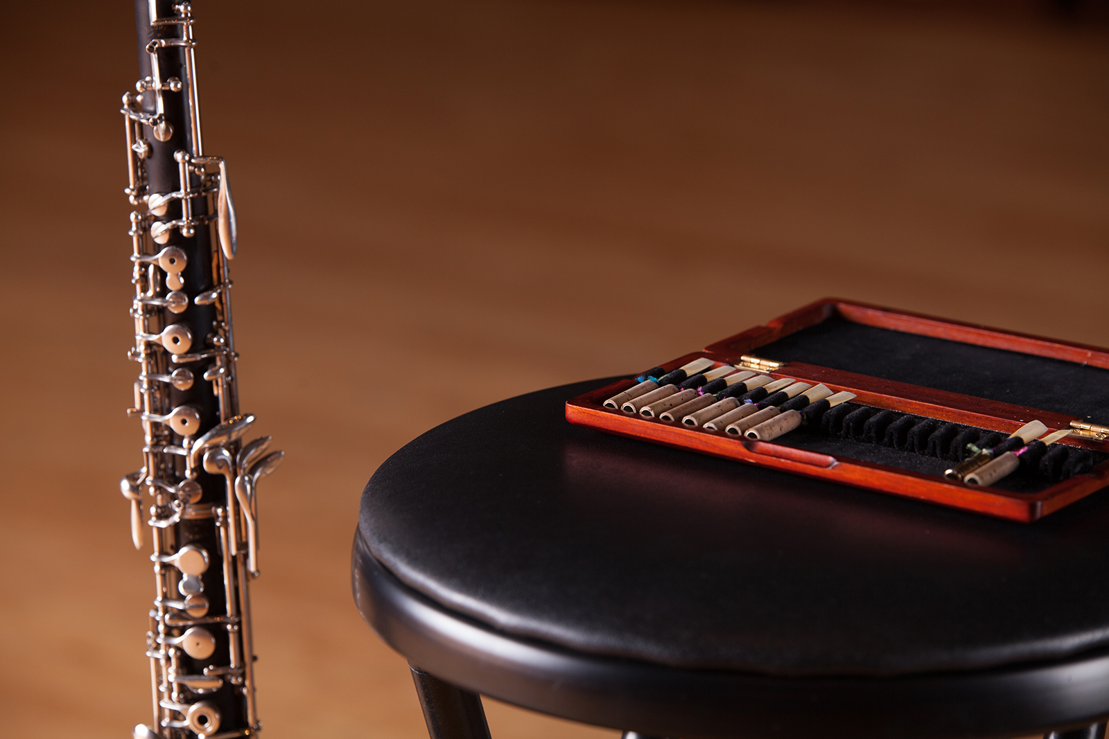 An oboe and a case of reeds.