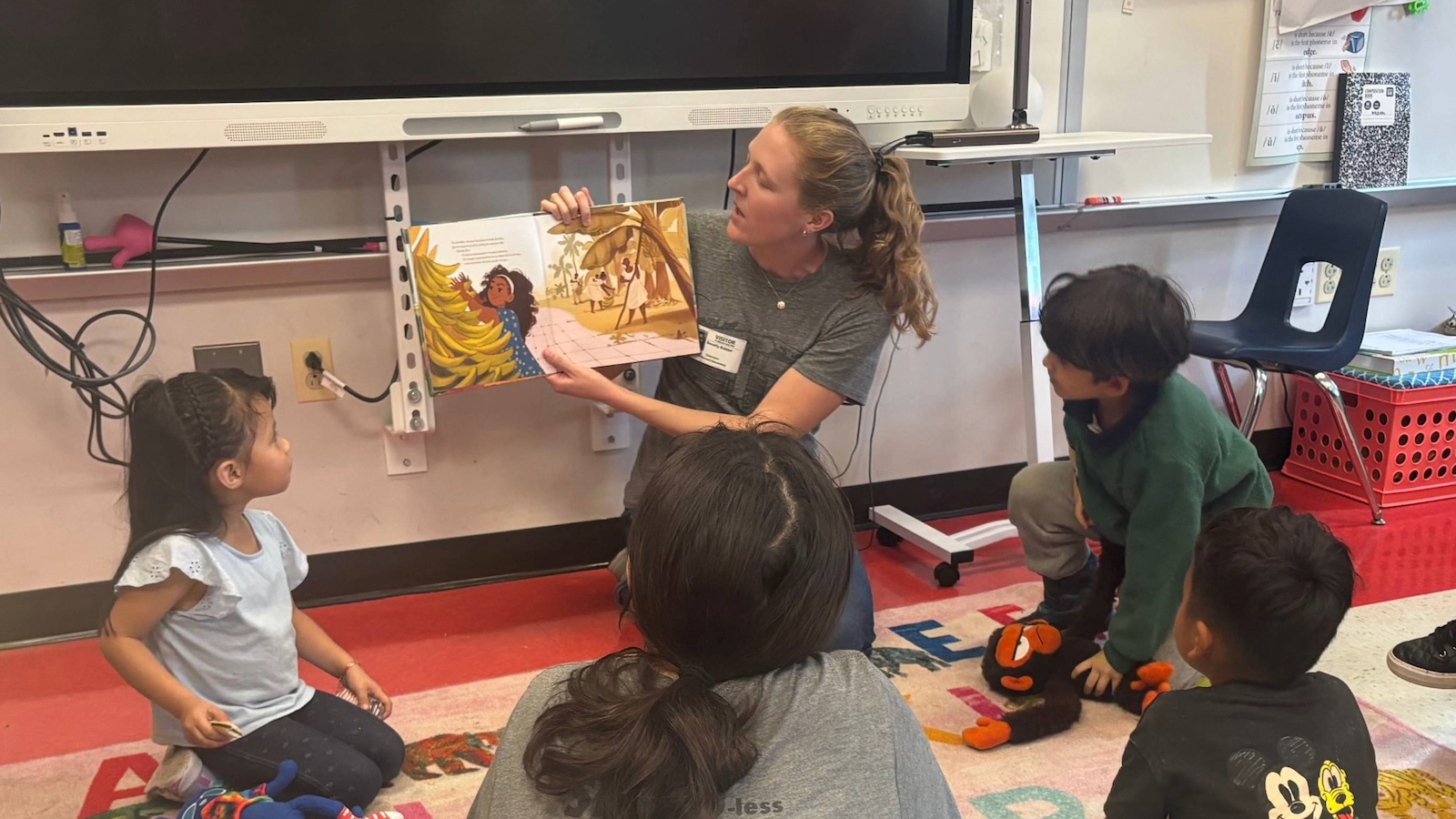 Over the past eight weeks, 10 Terps enrolled in a “Spanish in the Community” course tutored students at nearby Hollywood Elementary School on Tuesday and Wednesday afternoons.