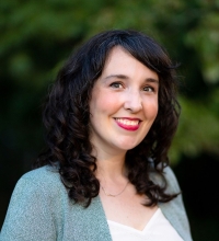 Caitlin Marshall headshot.
